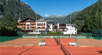4-star hotel Wiesnerhof with tennis court