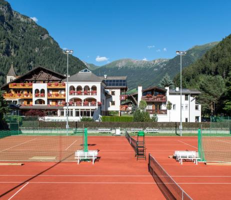 4-star hotel Wiesnerhof with tennis court