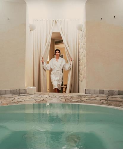 Una donna nel nostro hotel con spa vicino a Vipiteno